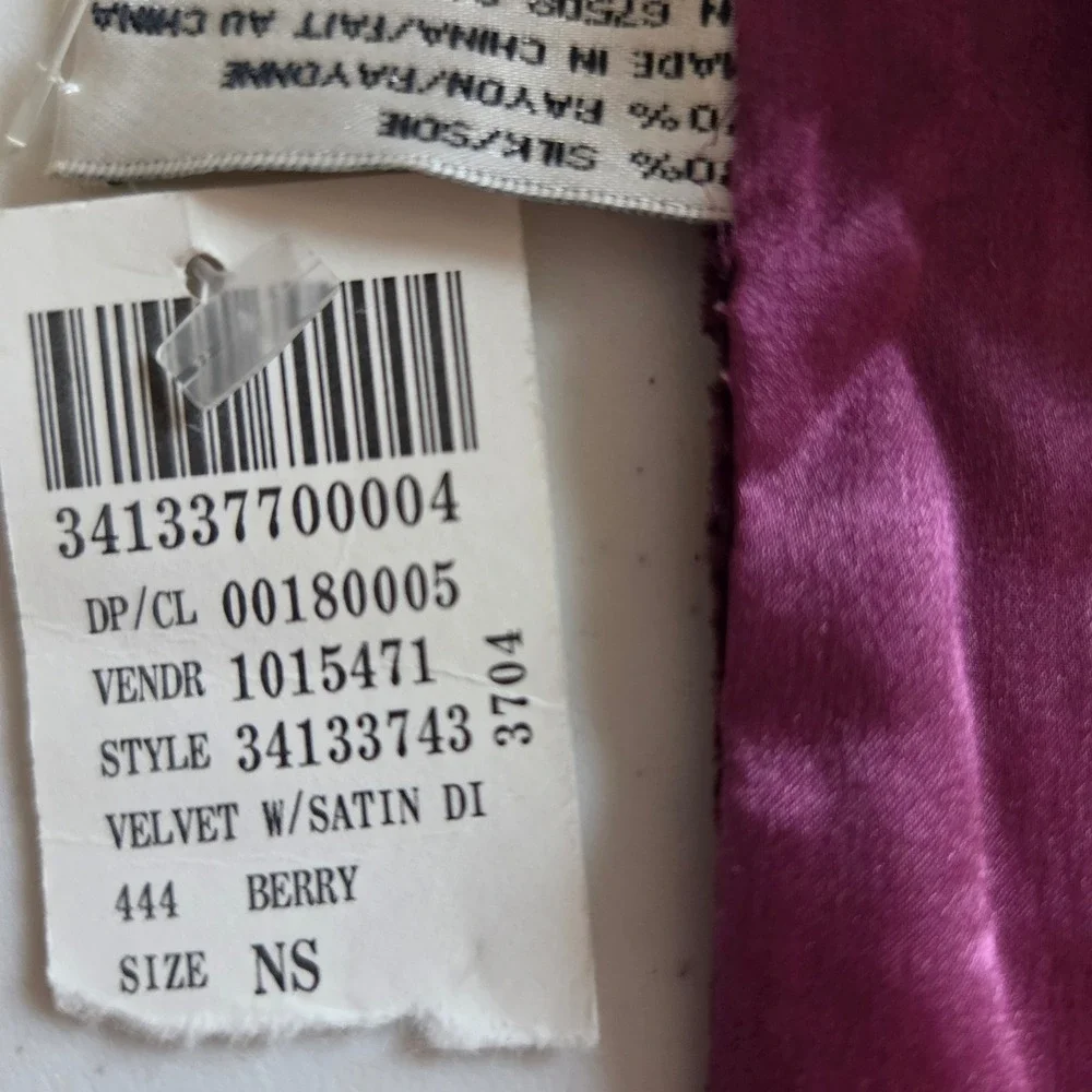 Berry Purple Silk Blend Velvet Scarf w/ Hombre Satin Lining Button Closure NWT